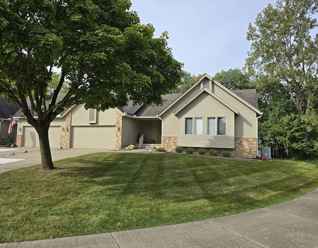 view of front of property featuring a front lawn