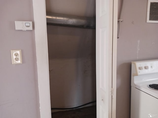 639 Michigan Ave, Monroe, MI 48162 - interior details featuring visible vents and washer / dryer