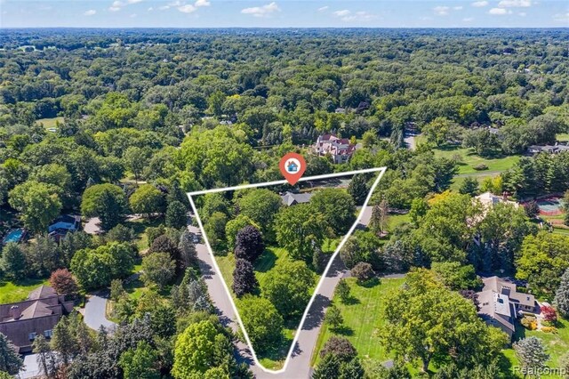 26061 Hawthorne Dr, Franklin, MI 48025 - aerial view of property's location featuring property boundaries highlighted and a forest