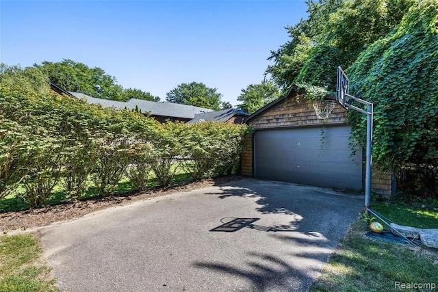 26061 Hawthorne Dr, Franklin, MI 48025 - view of detached garage