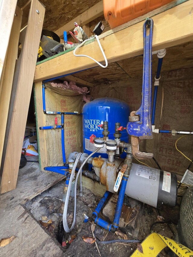 12259 Niemi, Kaleva, MI 49645 - detailed view of a water pressure tank