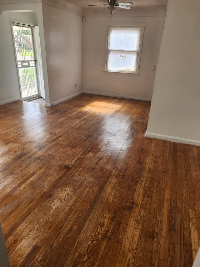 spare room featuring dark wood-type flooring and ceiling fan