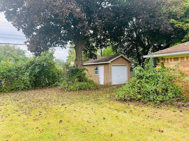 view of yard featuring a garage and an outdoor structure