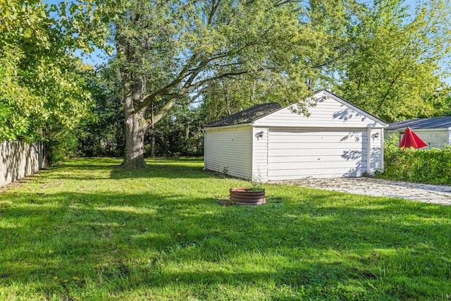 view of yard featuring an outbuilding and a garage