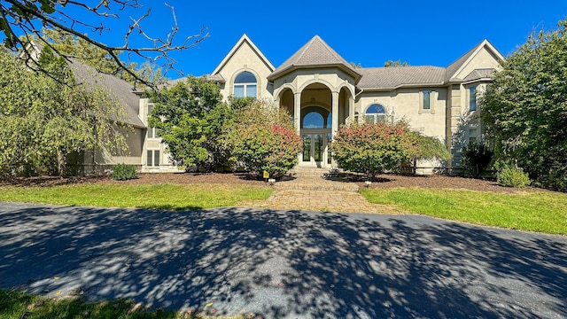 view of front of property with a front lawn