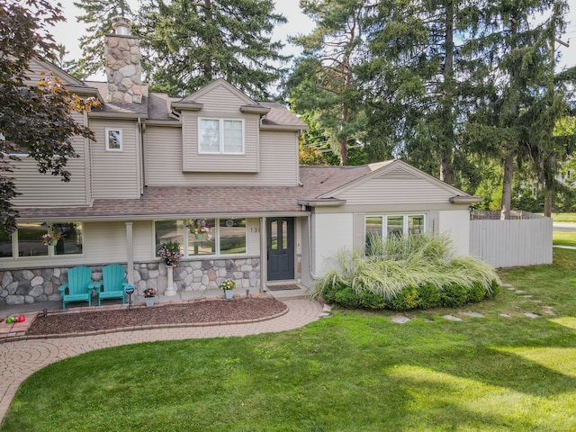 view of front of house featuring a front yard