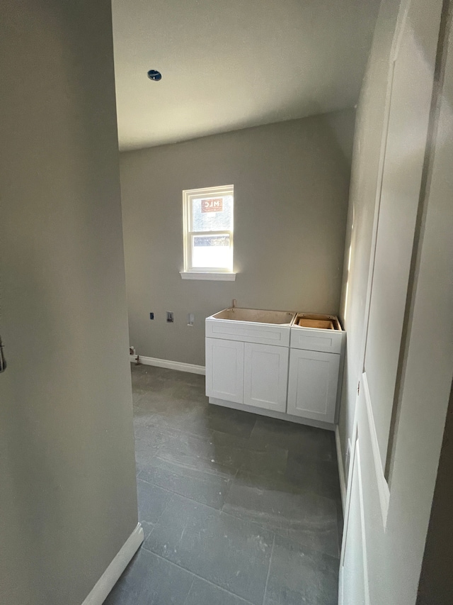 laundry room featuring baseboards