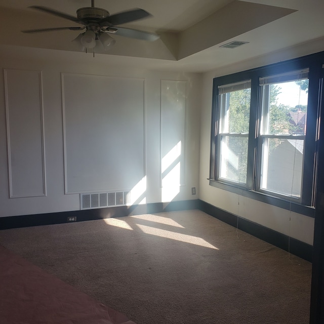 empty room featuring carpet and ceiling fan