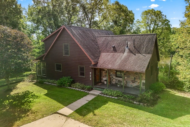 view of front of house featuring covered porch and a front yard
