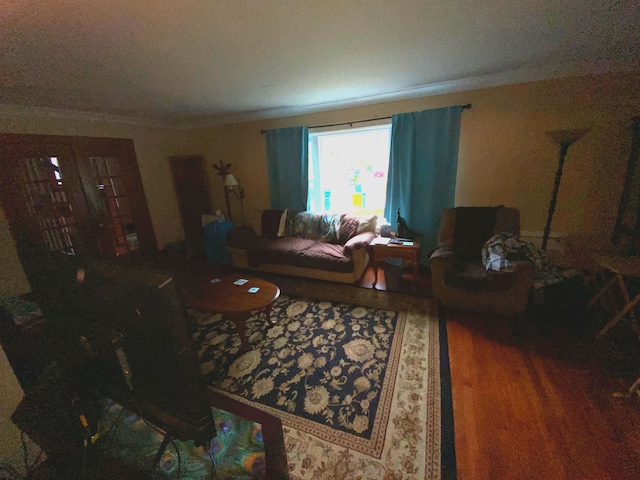 living room featuring hardwood / wood-style flooring and crown molding