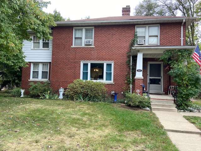 view of front facade featuring a front lawn