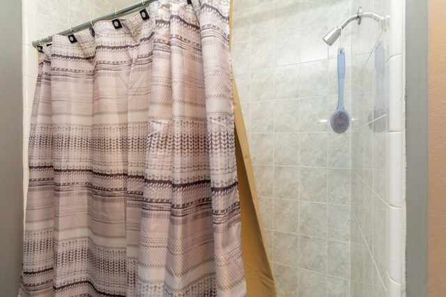 bathroom featuring curtained shower