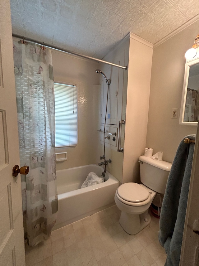 bathroom with toilet, crown molding, and shower / tub combo with curtain