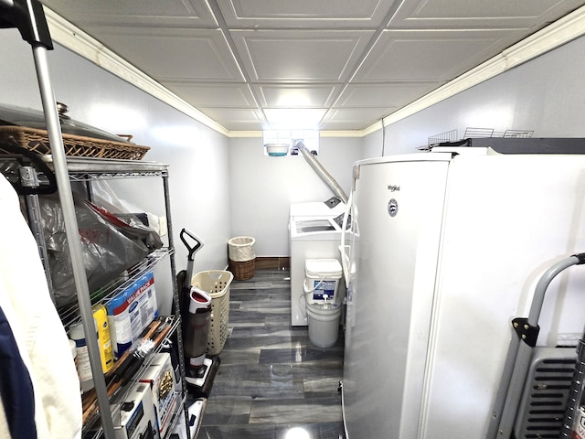 utility room featuring washing machine and clothes dryer and water heater