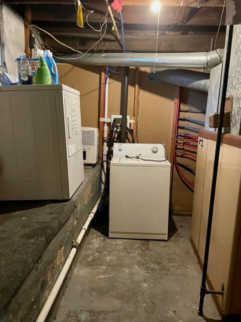120 Oak St, Hillsdale, MI 49242 - unfinished below grade area with washer and dryer