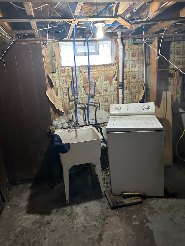 laundry area featuring washer / dryer