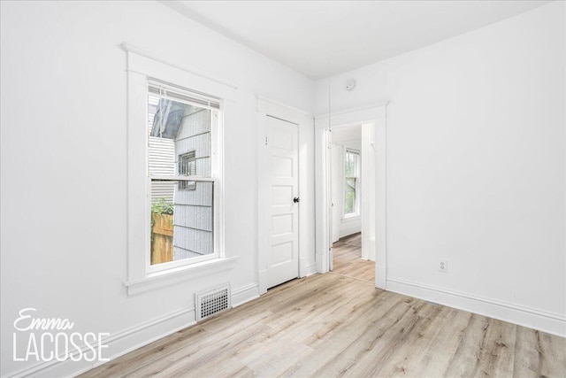 318 Diamond Ave SE, Grand Rapids, MI 49506 - empty room with wood finished floors, baseboards, and a smoke detector