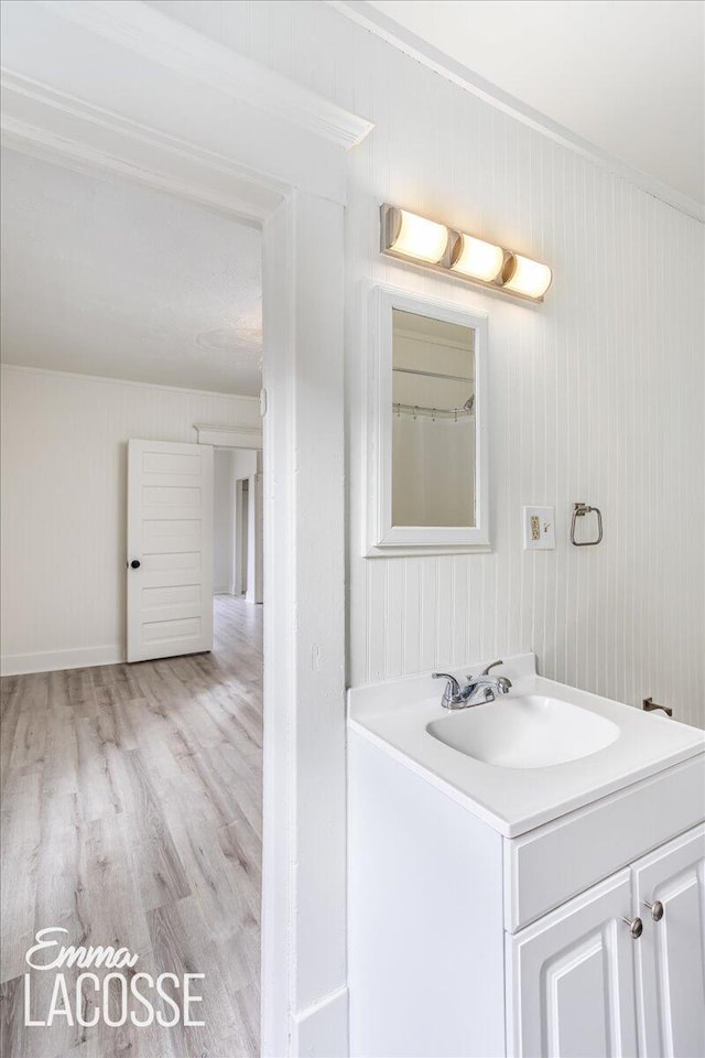 318 Diamond Ave SE, Grand Rapids, MI 49506 - full bath featuring vanity and wood finished floors
