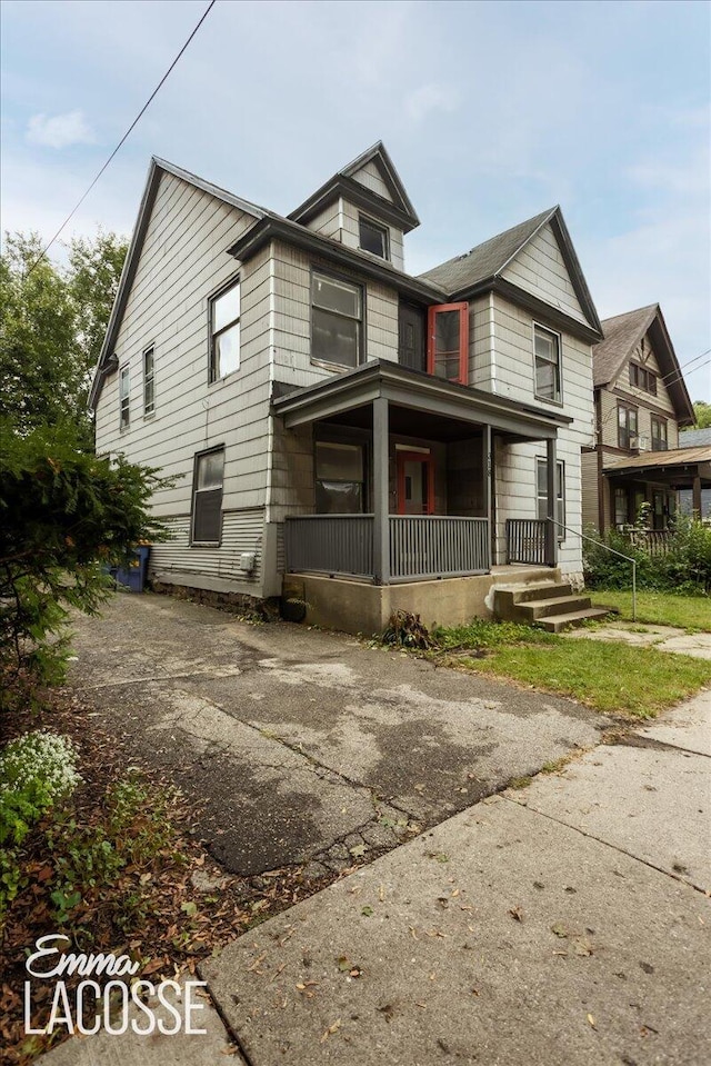 view of front of house with covered porch