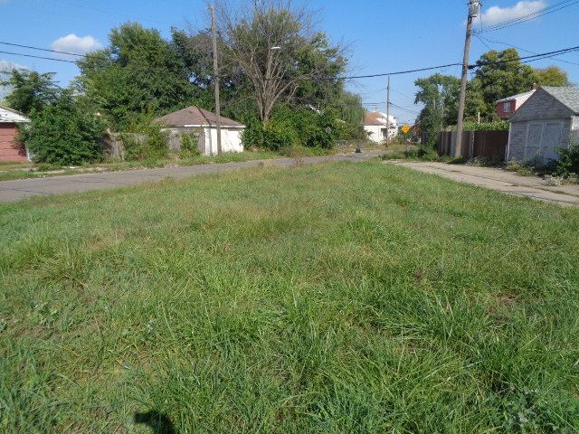 4994 Carpenter St, Hamtramck, MI 48212