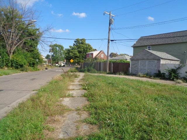 4994 Carpenter St, Hamtramck, MI 48212