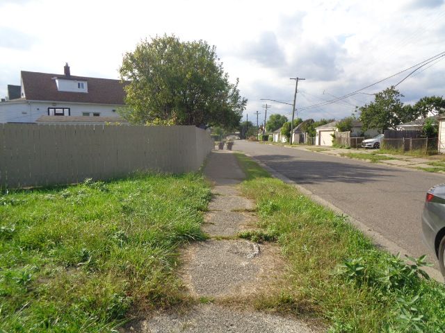 4994 Carpenter St, Hamtramck, MI 48212