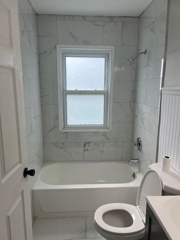 full bathroom featuring vanity, toilet, and tiled shower / bath combo