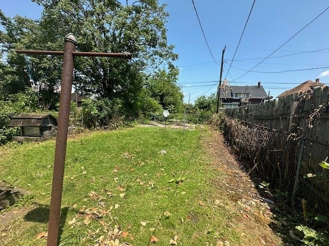 4238 Bangor St, Detroit, MI 48210 - view of yard