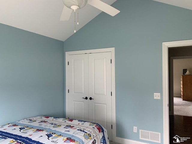 bedroom with hardwood / wood-style flooring, ceiling fan, lofted ceiling, and a closet