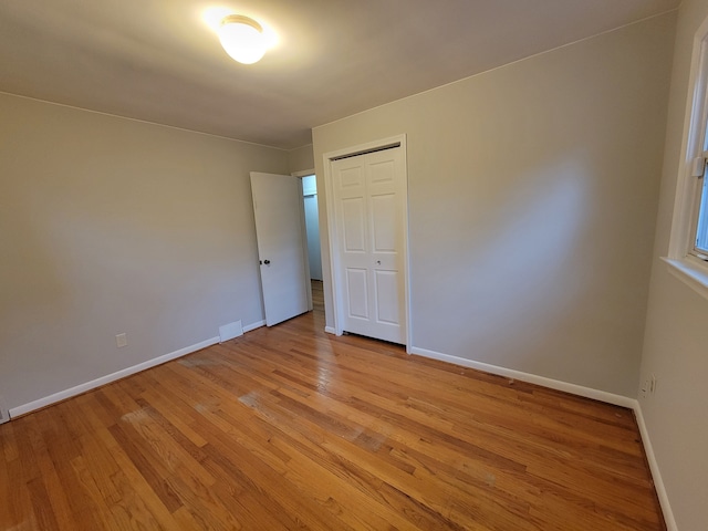 unfurnished room featuring light hardwood / wood-style flooring