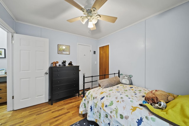 bedroom featuring ceiling fan, light hardwood / wood-style flooring, and crown molding