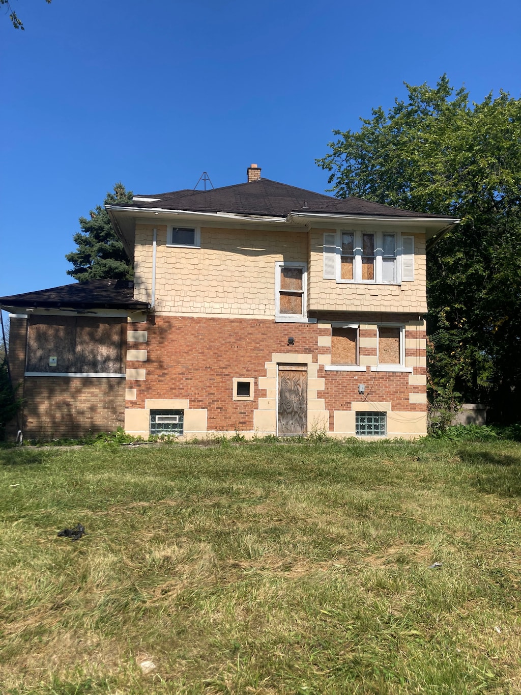 back of house with a yard