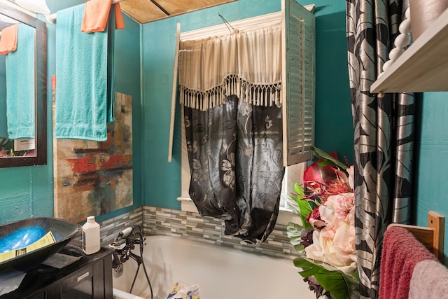 bathroom featuring a tub