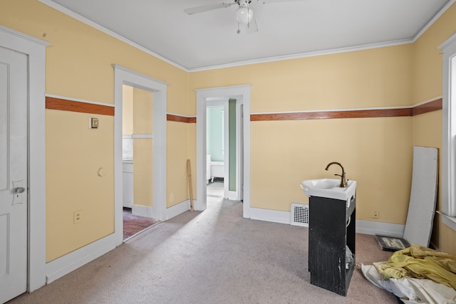 bathroom featuring crown molding and ceiling fan