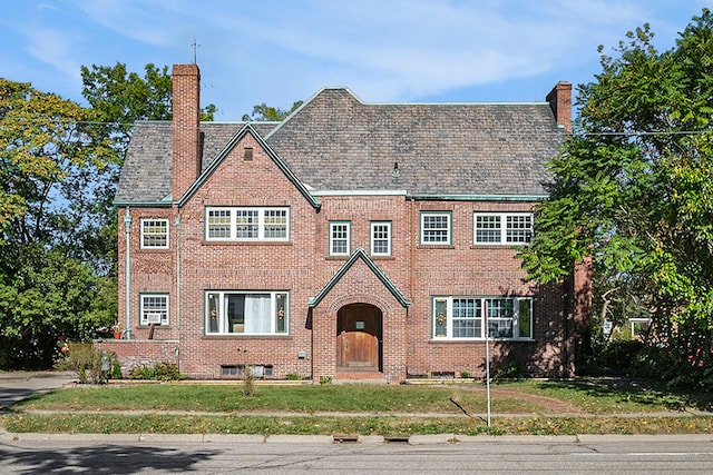 tudor house featuring a front lawn