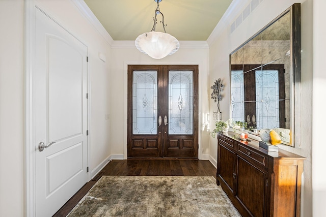 entryway with dark wood-style floors, visible vents, baseboards, and ornamental molding