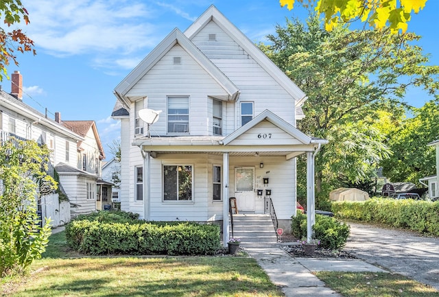 view of front of home featuring a front lawn and covered porch