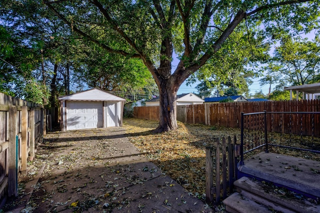 view of yard featuring an outbuilding and a garage