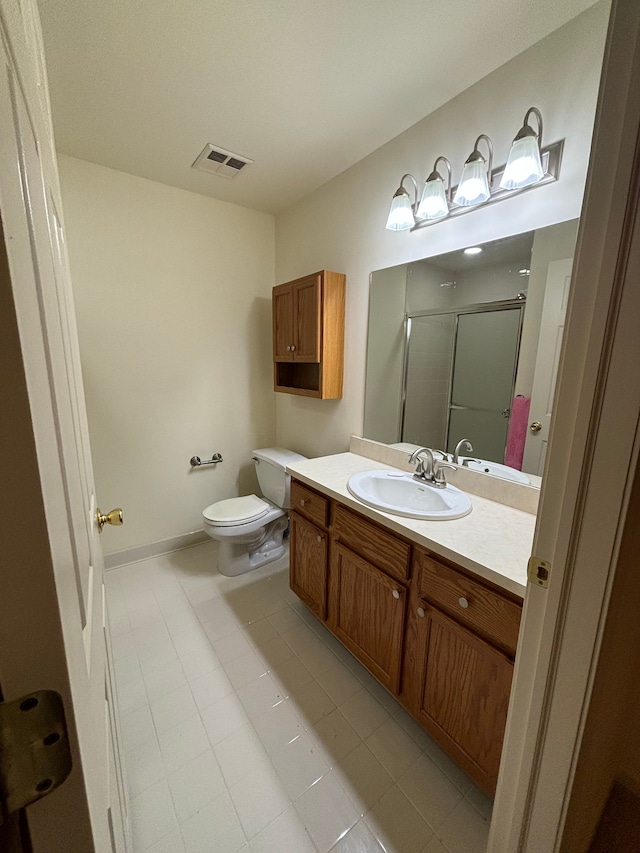 bathroom with toilet, vanity, visible vents, baseboards, and a stall shower