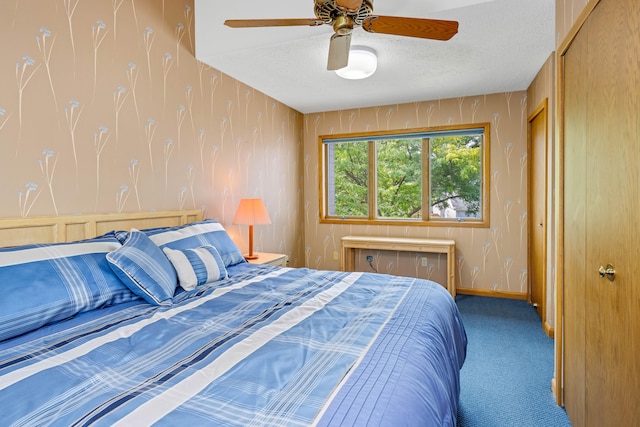 bedroom featuring a textured ceiling, carpet floors, and ceiling fan