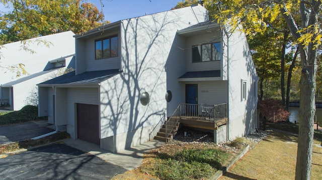 view of front facade with a garage