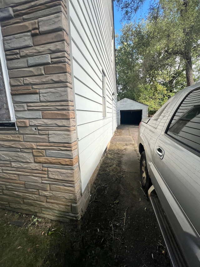 view of side of property featuring an outdoor structure and a garage