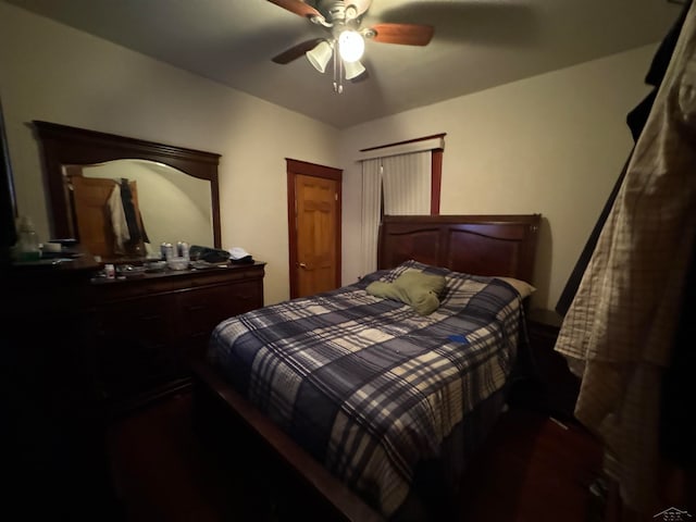 bedroom featuring ceiling fan