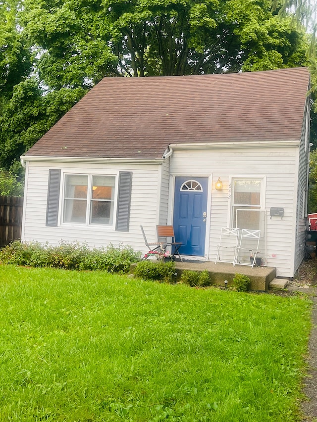 view of front of home with a front lawn