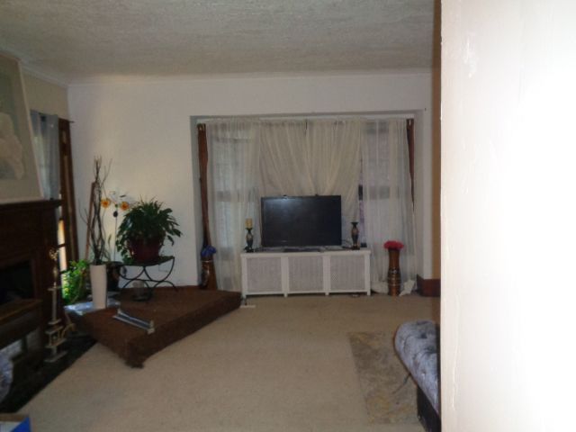 living room featuring carpet and a textured ceiling