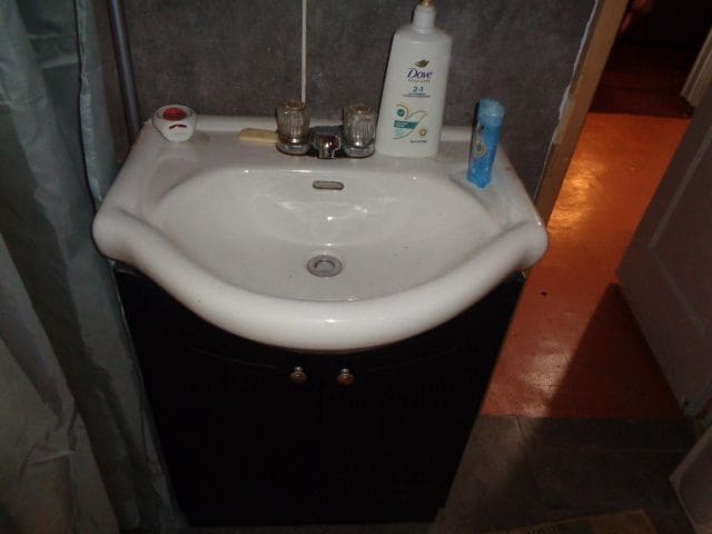 bathroom featuring sink