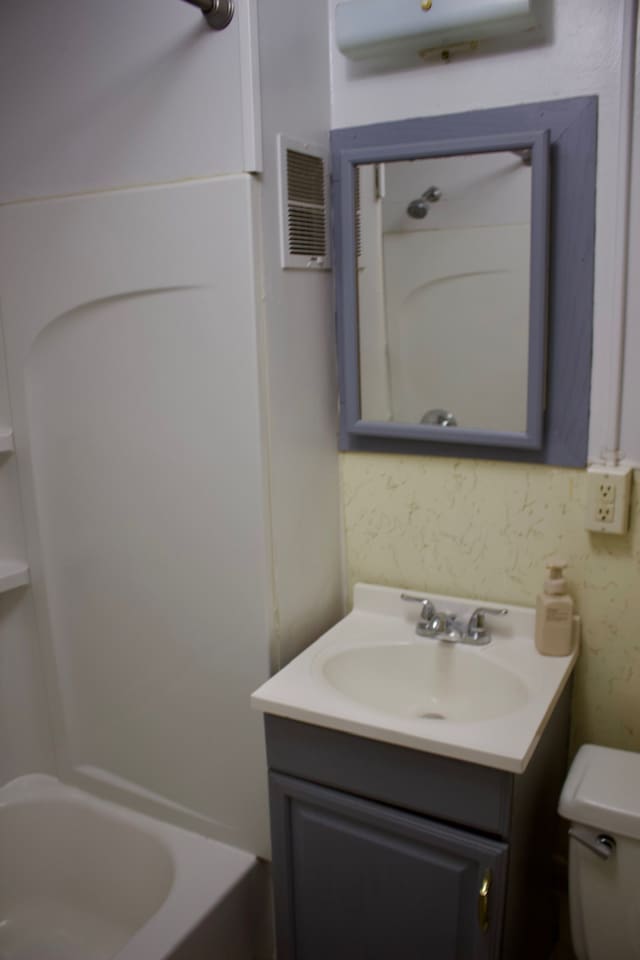 full bathroom featuring vanity, toilet, and shower / bath combination