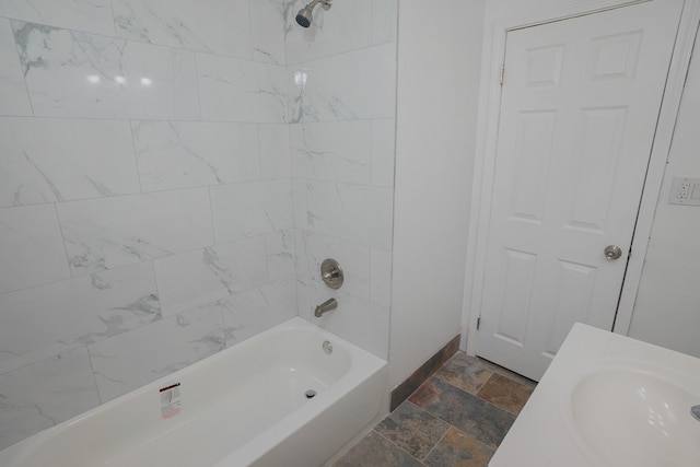 bathroom featuring sink and tiled shower / bath combo