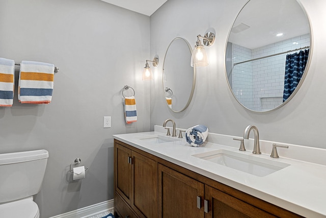 bathroom featuring a shower with shower curtain, vanity, and toilet