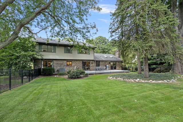 view of yard featuring central AC unit